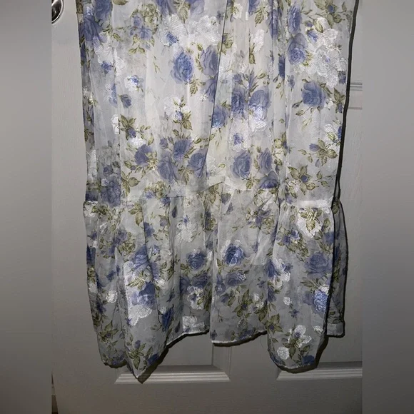 SOLD NWT BLUE AND WHITE FLORAL MAXI RUFFLE DRESS WITH SLIT - FORMAL DRESS - Picture 14 of 15